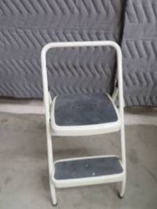 lot 87 image: STEP STOOL