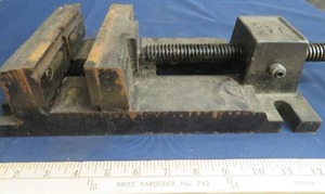 lot 118 image: BIG VISE