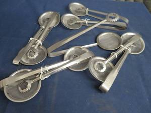 lot 123 image: STAINLESS STEEL FRYER CLAMP  STRAINERS NEW