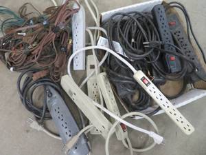 lot 132 image: LOT OF SURGE PROTECTORS AND EXTENSION CORDS