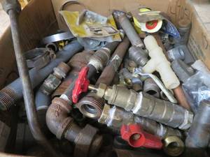 lot 135 image: BOX FULLOF COPPER AND BRASS PIPE FITTINGS