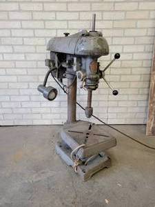 lot 716 image: Walker Turner Benchtop Drill Press - No. 34 Jacobs Chuck, Tested and Works - NO SHIPPING