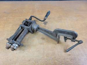 lot 722 image: PEXTO Bead Roller - Model 620B, 24 Gauge Capacity