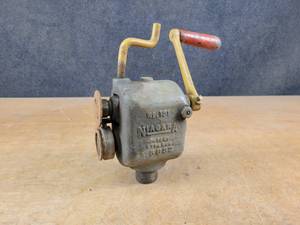 lot 729 image: NIAGARA No. 131 Sheet Metal Bead Roller