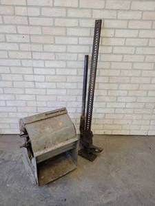 lot 736 image: 48 Handyman Jack and Squirrel Cage Blower - NO SHIPPING