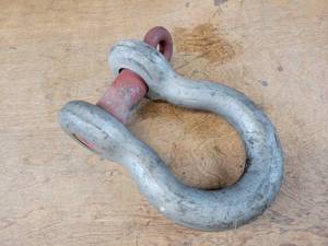 lot 751 image: CROSLEY 17 Ton Screw Pin Shackle, 1-58 Pin