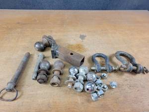 lot 829 image: Trailer Ball Mount Hitch - 2-516, Assorted Balls and Pins