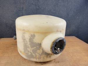 lot 907 image: 25 Gallon Poly Bulk Tank - NO SHIPPING