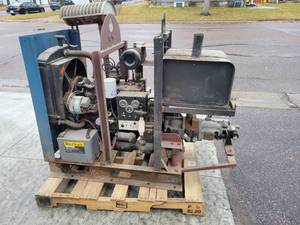 lot 641 image: Continental F163 4cyl Gas Engine W Vickers V10 Hydraulic Vane Pump - NO SHIPPING