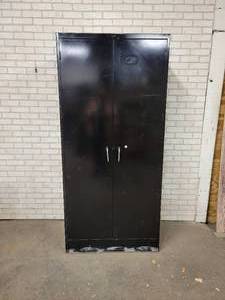 lot 663 image: Steel 2-Door Storage Cabinet w 3 Shelves - NO SHIPPING