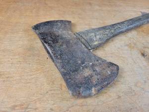 lot 838 image: Double Head AXE w Handle