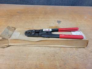 lot 856 image: SIOUX CHIEF PEX Crimper - Model 305-23