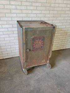 lot 1004 image: Vintage SUN Service Equipment Steel Rolling Cabinet - Awesome Graphic on the Door - NO SHIPPING