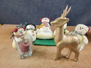 lot 1107 image: Assorted Christmas Dcor