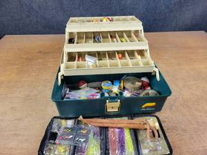 lot 1156 image: Tackle Box Full of Tackle