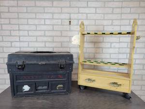 lot 1059 image: Plano Phantom Pro Tackle Box and Rolling Fishing Rod Caddy - NO SHIPPING