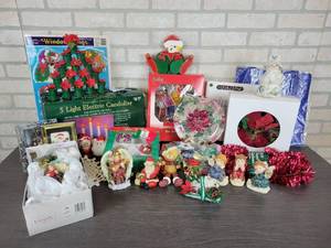 lot 1181 image: Lot of Christmas Dcor - Vintage & Modern Pieces - NO SHIPPING