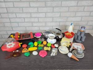 lot 1182 image: Lot of Kids Kitchen & Cooking Toys