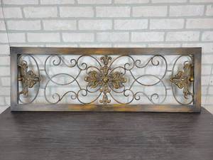 lot 1185 image: Metal Wall Dcor - Hang Horizontal or Vertical