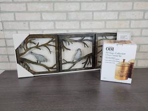 lot 1194 image: Bird Panels Wall Dcor and Canister Set