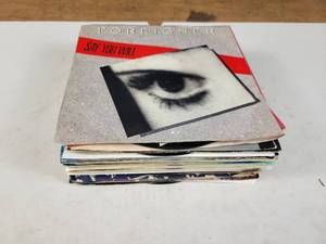 lot 1141 image: Lot of (29) 45RPM Records w Sleeves