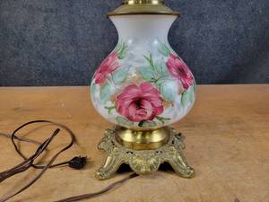 lot 1014 image: Beautiful Vintage Gone With the Wind Lamp - Approx. 36 Tall - NO SHIPPING