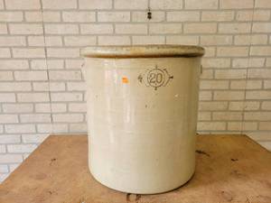 lot 1015 image: Antique MONMOUTH 20 Gallon Crock - Overall about 20 Diameter x 20.5 Tall - NO SHIPPING