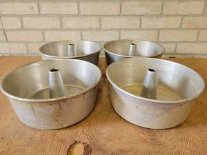 lot 1147 image: (4) Vintage Wear-Ever Aluminum Angel Food Pans - 9.5 Diameter x 3.75 Height -  From Veiths Bakery in St. Peter, MN