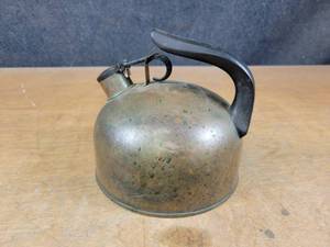 lot 1149 image: Vintage Revere Ware Copper Tea Pot
