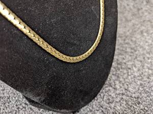 lot 1009 image: 20 14K Gold Necklace