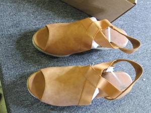 new womens shoes size 9.5...
