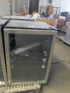 beverage cooler doesnt look used ...