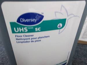 lot 135 image: Diversey Floor Cleaner UHS, SC  2....