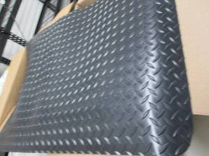 lot 166 image: 24x26 inch Black AntiFatigue Mat...