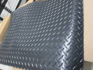 lot 169 image: 24x26 inch Black AntiFatigue Mat...