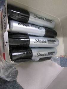 lot 208 image: 12 Sharpie Magnum Markers...