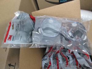 lot 252 image: Box of 10 3M Chemical Splash Resist...
