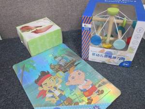 lot 303 image: Bamboo WashCloths, Foil Puzzle, Rat...