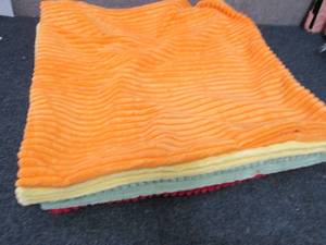 lot 309 image: 8 pk Pillow Covers 18 x 18 inches...