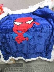 lot 320 image: Marvel Spiderman Sherpa Throw 50x60...