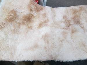 lot 328 image: 2x3 ft Rug...
