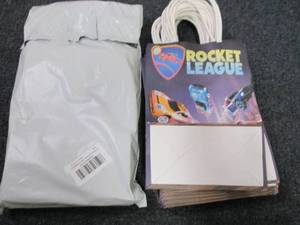 lot 339 image: 2 pks Gift Bags...