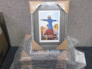 lot 363 image: Box of 6- 4x6 Frames...