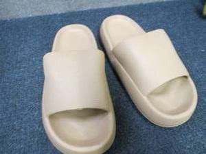 lot 364 image: Ladies 9-9.5 SlipperSlides...