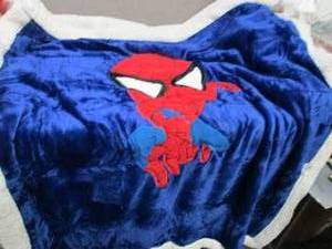 lot 367 image: Marvel Spiderman Sherpa Throw 50x60...