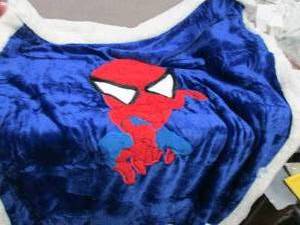 lot 368 image: Marvel Spiderman Sherpa Throw 50x60...
