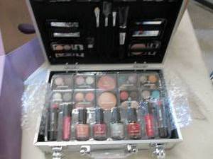 lot 414 image: My Cosmetic Beauty Case...