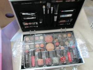 lot 416 image: My Cosmetic Beauty Case...