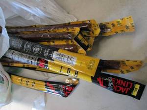 lot 423 image: 12- 2.2 oz Jack Links Hot Beef Stic...