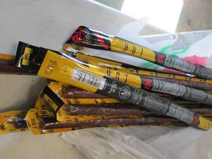 lot 424 image: 12- 2.2 oz Jack Links Hot Beef Stic...
